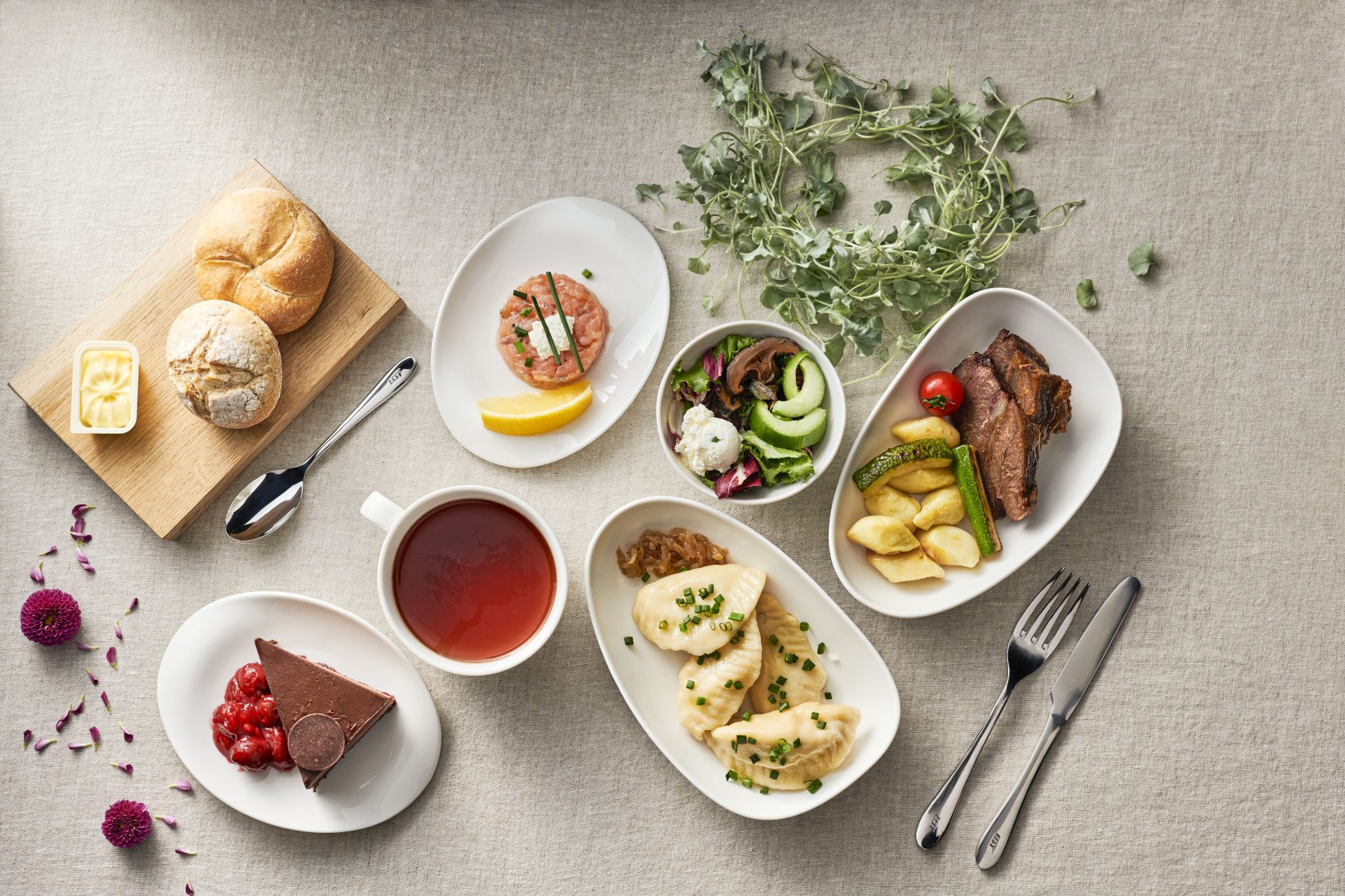 A meal served on an airplane is visible in the picture.